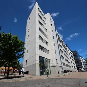 1 Bedroom Centre - Sleeps 4 Free Parking Apartment
