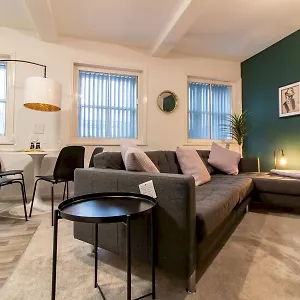 Stylish Maisonette Pass The Keys Apartment